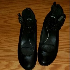 Gently worn flats with cute ankle strap